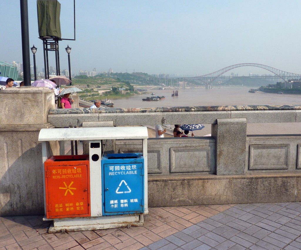 Auch die Mülltrennung wurde aus Deutschland kopiert und in China (hier in Chongqing) perfektioniert.